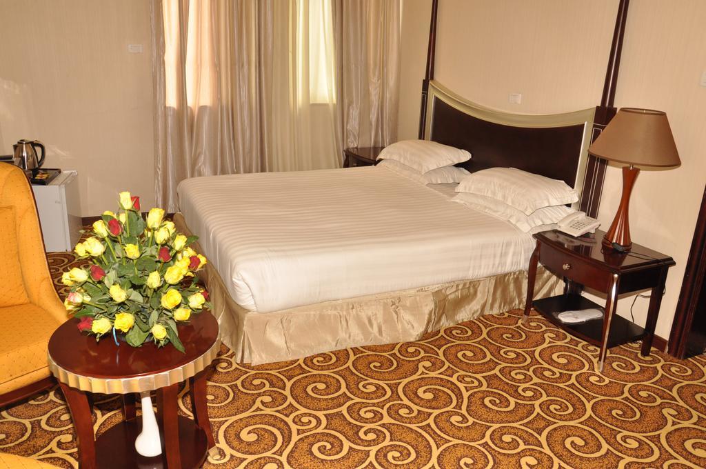 Ambassador Hotel Αντίς Αμπέμπα Δωμάτιο φωτογραφία